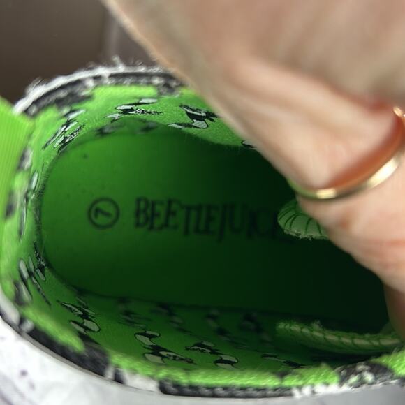 Beetlejuice High Top It’s Show Time Striped Neon Green Sneakers Women’s 7 - Picture 7 of 8